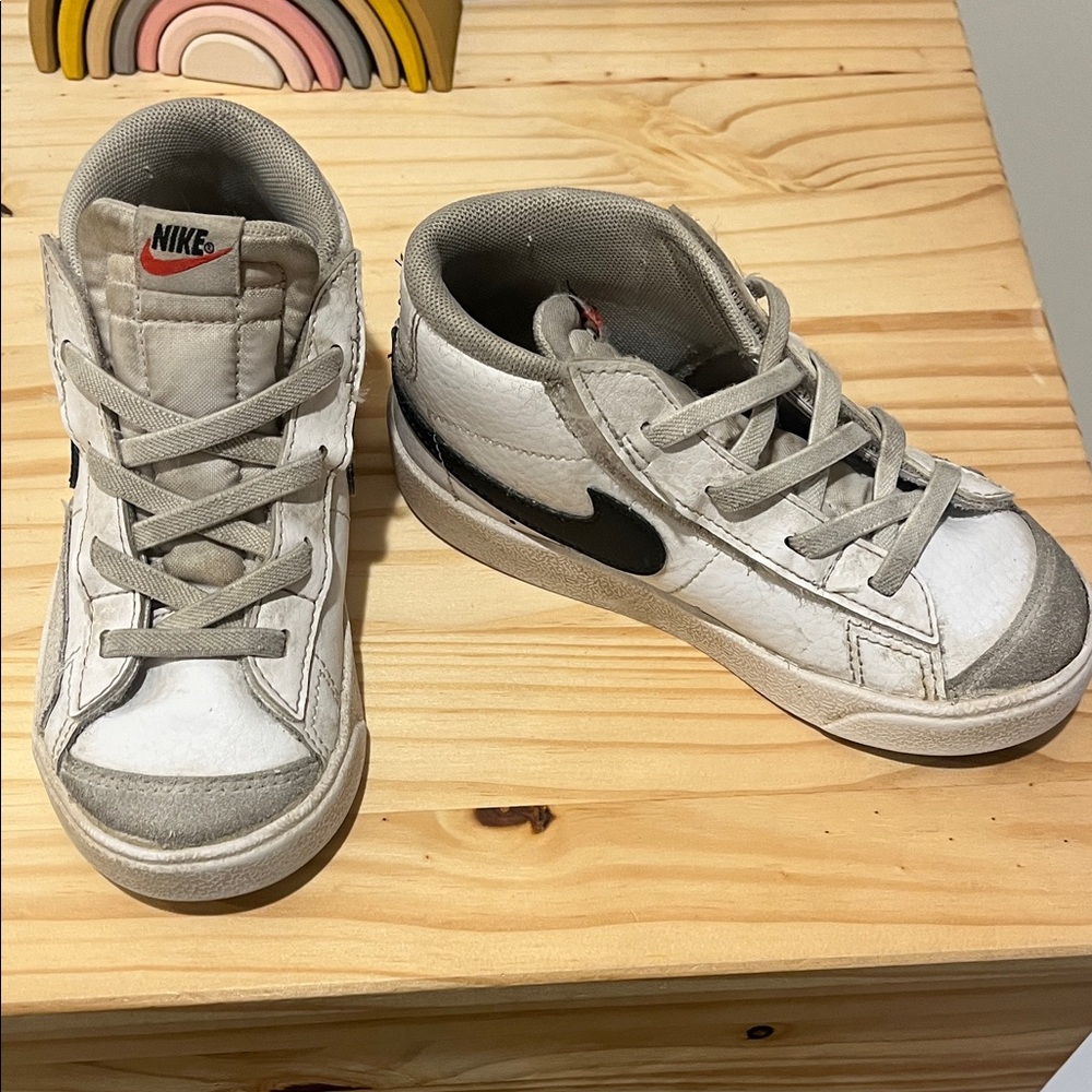 Kids' Nike sneakers - White and Black